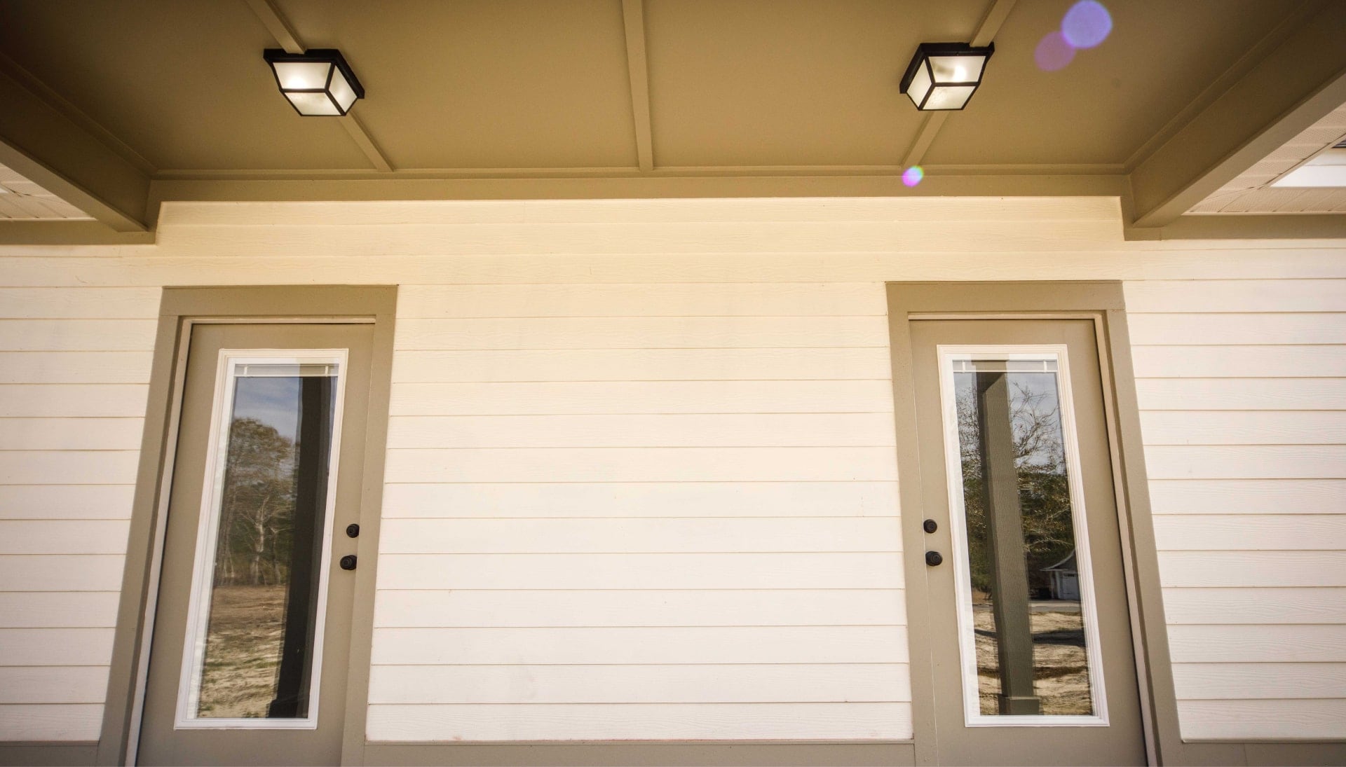 We offer siding services in Port St. Lucie, Florida. Hardie plank siding installation in a front entry way.